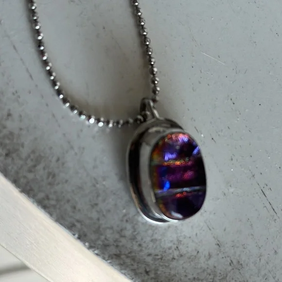 Sterling silver & purple dichroic glass pendant necklace - Picture 5 of 8